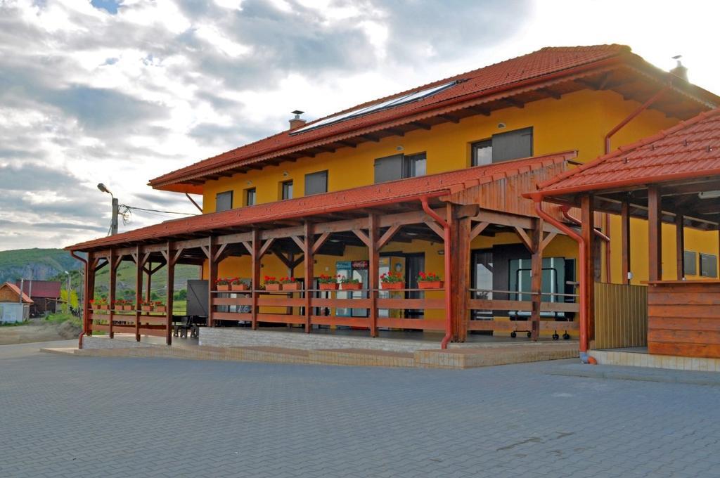 Pensiunea Cheile Apusenilor Sandulesti Exterior foto